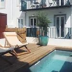 Estrela 21- Home With Private Pool